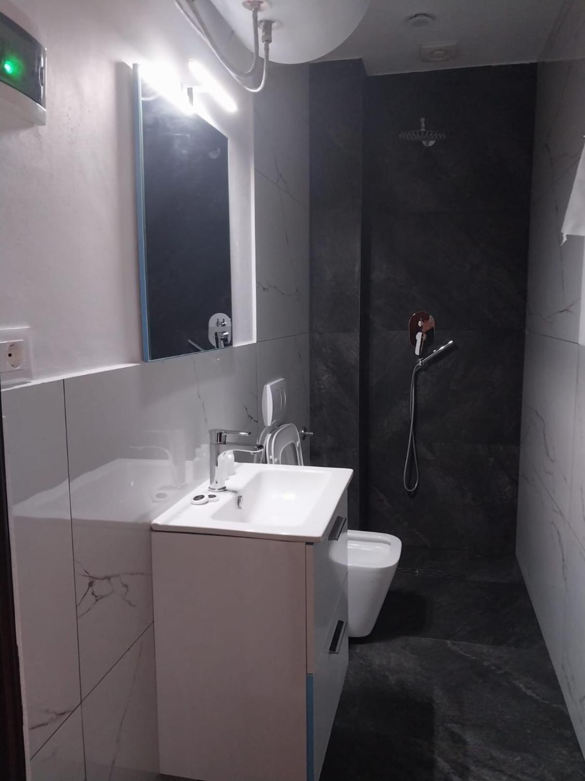 Hotel Luli City Center ดูร์เรส ภายนอก รูปภาพ